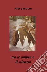 Tra le ombre e il silenzio libro