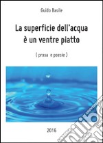 La superficie dell'acqua è un ventre piatto