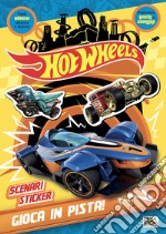 Gioca in pista! Hot Wheels. Scenari sticker. Ediz. a colori libro