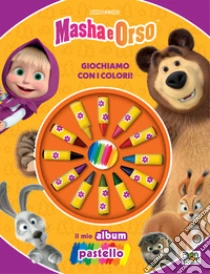 Giochiamo con i colori! Masha e Orso. Il mio album pastello. Ediz. a colori. Con 12 pastelli a cera