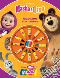 Giochiamo con i colori! Masha e Orso. Il mio album pastello. Ediz. a colori. Con 12 pastelli a cera libro