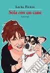 Sola «con» un cane libro