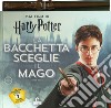 La bacchetta sceglie il mago. Harry Potter. Ediz. a colori. Con gadget libro di Rowling J. K. Pulles Christina