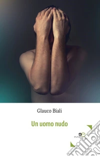 Un uomo nudo