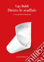 Dietro lo scaffale libro