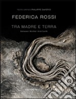 Tra madre e terra-Between mother and earth. Ediz. bilingue libro