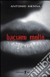 Baciami molto libro di Menna Antonio