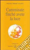 Camminate finché avete la luce libro