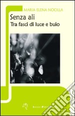 Senza ali. Tra fasci di luce e buio libro