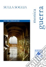 Sulla soglia. On the threshold. Ediz. bilingue libro