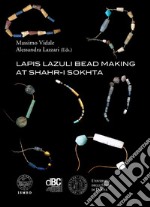 Lapis lazuli bead making at Shahr-i Sokhta. Ediz. illustrata libro