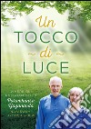 Un tocco di luce. Vivere gli insegnamenti di Paramhansa Yogananda libro di Novak Jyotish Novak Devi