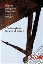 La 'ndrangheta davanti all'altare. La Chiesa che resiste, la Chiesa che si volta dall'altra parte libro