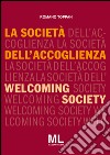 La società dell'accoglienza-Welcoming society. Ediz. bilingue libro di Toppan Romano