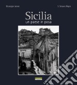 Sicilia un paese in posa. Ediz. illustrata