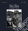 Sicilia un paese in posa. Ediz. illustrata libro