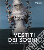 I vestiti dei sogni. La scuola dei costumisti italiani per il cinema. Catalogo della mostra (Roma, 17 gennaio-22 marzo 2015) libro