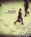 Shooting in Sarajevo. Ediz. illustrata libro