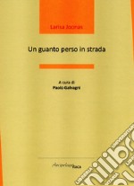 Un guanto perso in strada. Ediz. italiana e russa libro