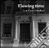 Flowing time. Ediz. multilingue libro