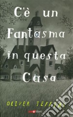 C'è un fantasma in questa casa. Ediz. a colori libro