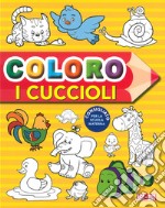 Coloro i cuccioli libro