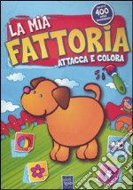 La mia fattoria. Attacca e colora. Con adesivi. Ediz. illustrata libro