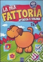 La mia fattoria attacca e colora. Ediz. illustrata libro