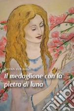 Il medaglione con la pietra di luna