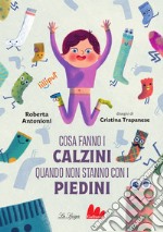 Cosa fanno i calzini quando non stanno con i piedini. Ediz. a colori libro