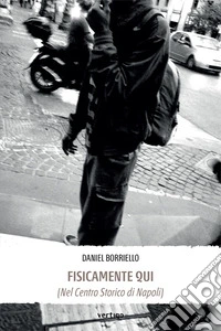 Fisicamente qui (nel centro storico di Napoli) libro
