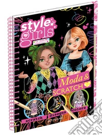 Moda & scratch. Style girls. Ediz. a colori. Ediz. a spirale. Con matita per scratching libro