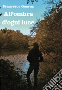 All'ombra di ogni luce libro