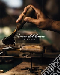 La Scuola del cuoio. Mani e cuore: la tradizione della famiglia Gori. Ediz. multilingue libro