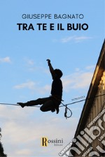 Tra te e il buio libro