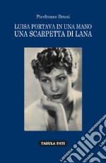 Luisa portava in una mano una scarpetta di lana libro