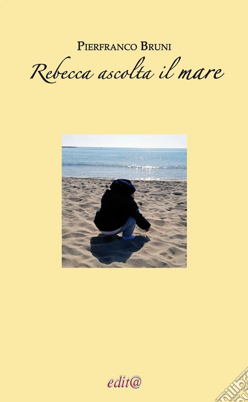 Rebecca ascolta il mare