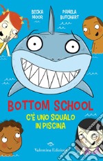 C'e' uno squalo in piscina. Bottom school libro