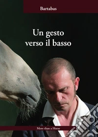 Un gesto verso il basso