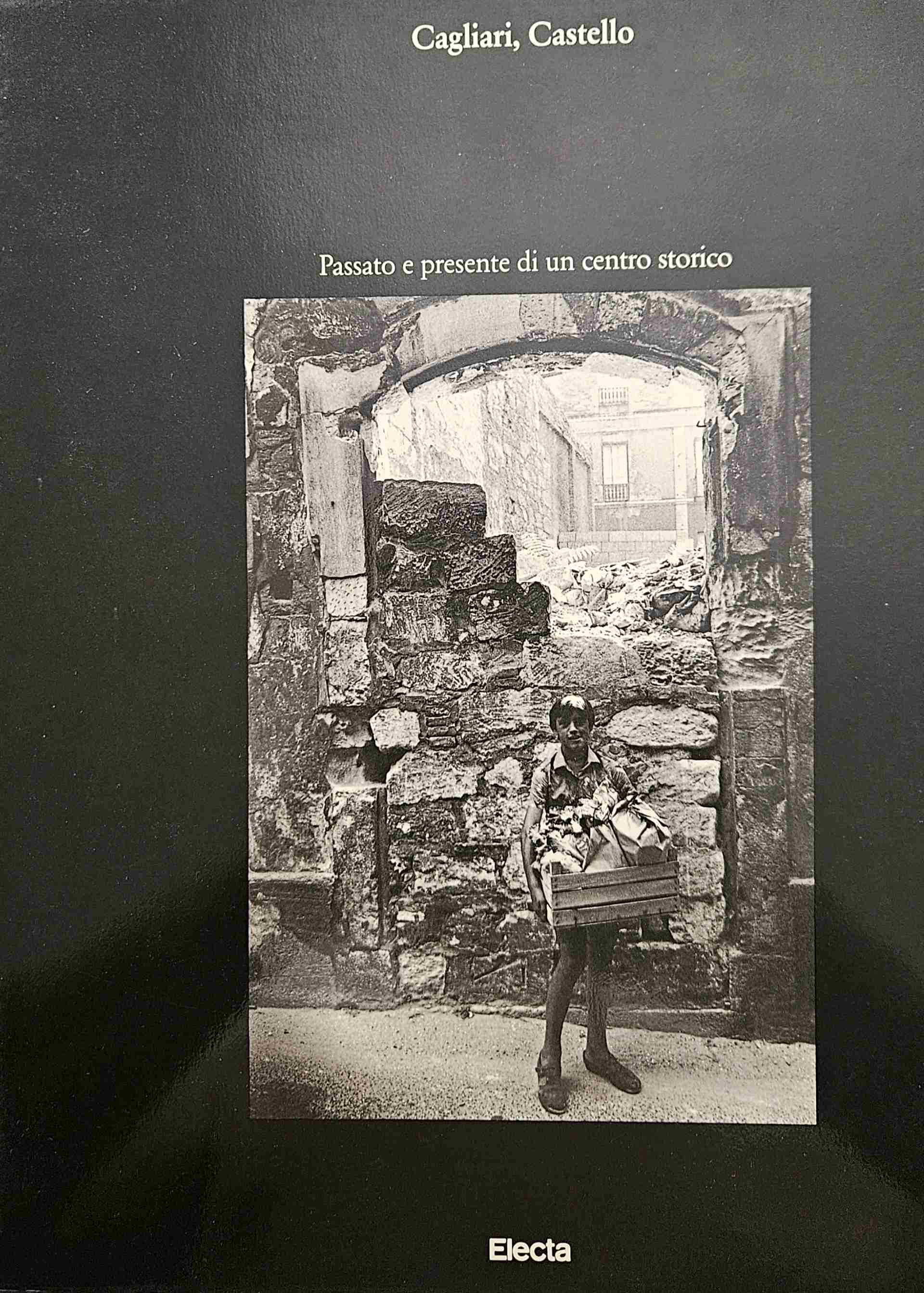 Cagliari castello  -passato e presente di un centro storico  libro usato