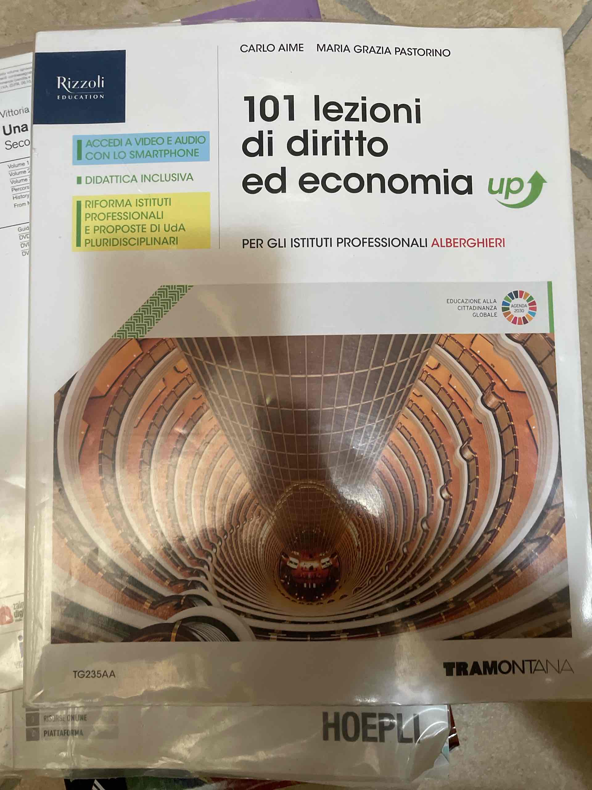 101 lezioni di diritto ed economia. Corso di diritto ed economia. Per gli Ist. professionali alberghieri. Con e-book. Con espansione online libro usato