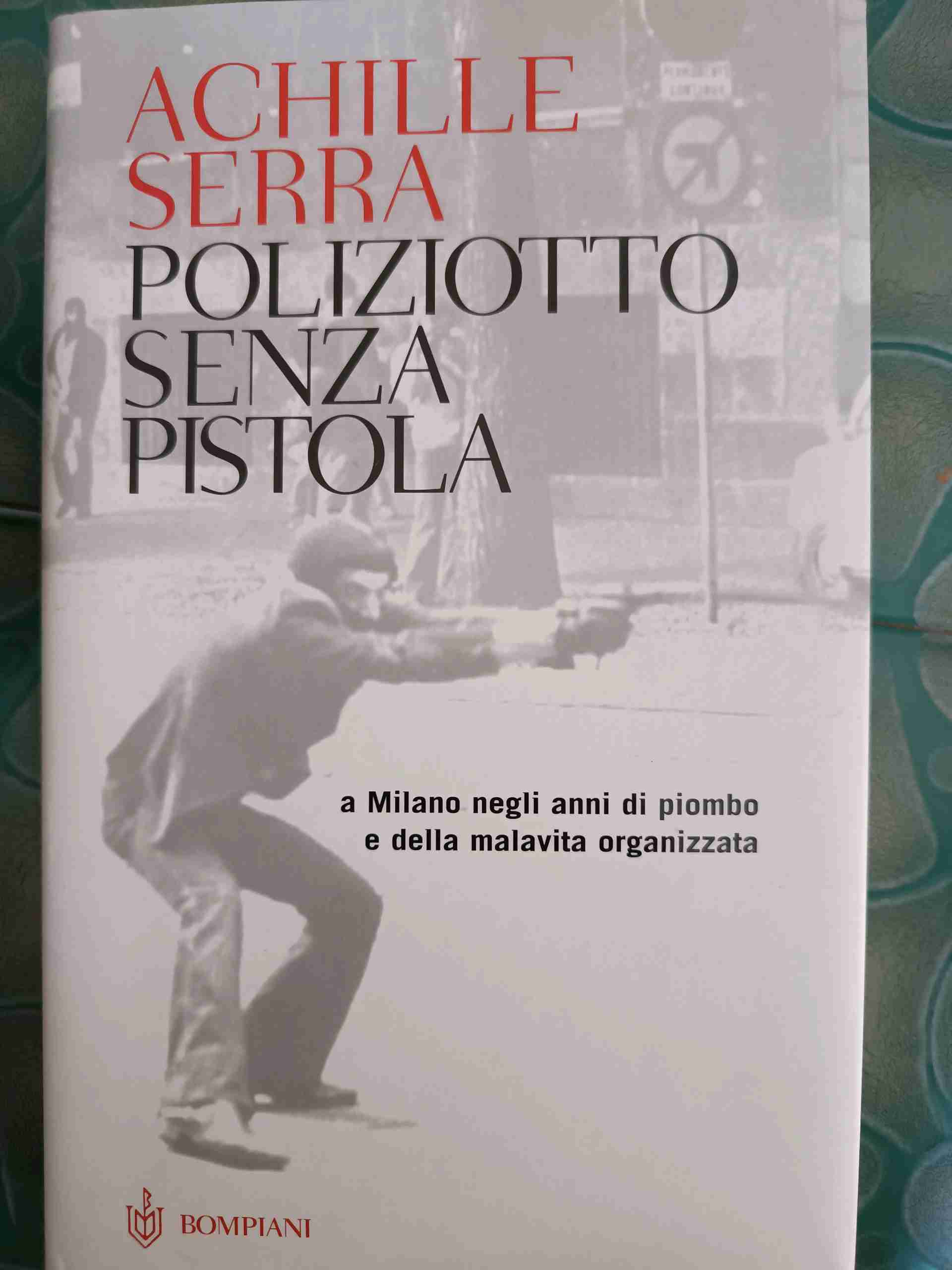 Poliziotto senza pistola. A Milano negli anni di piombo e della malavita organizzata libro usato