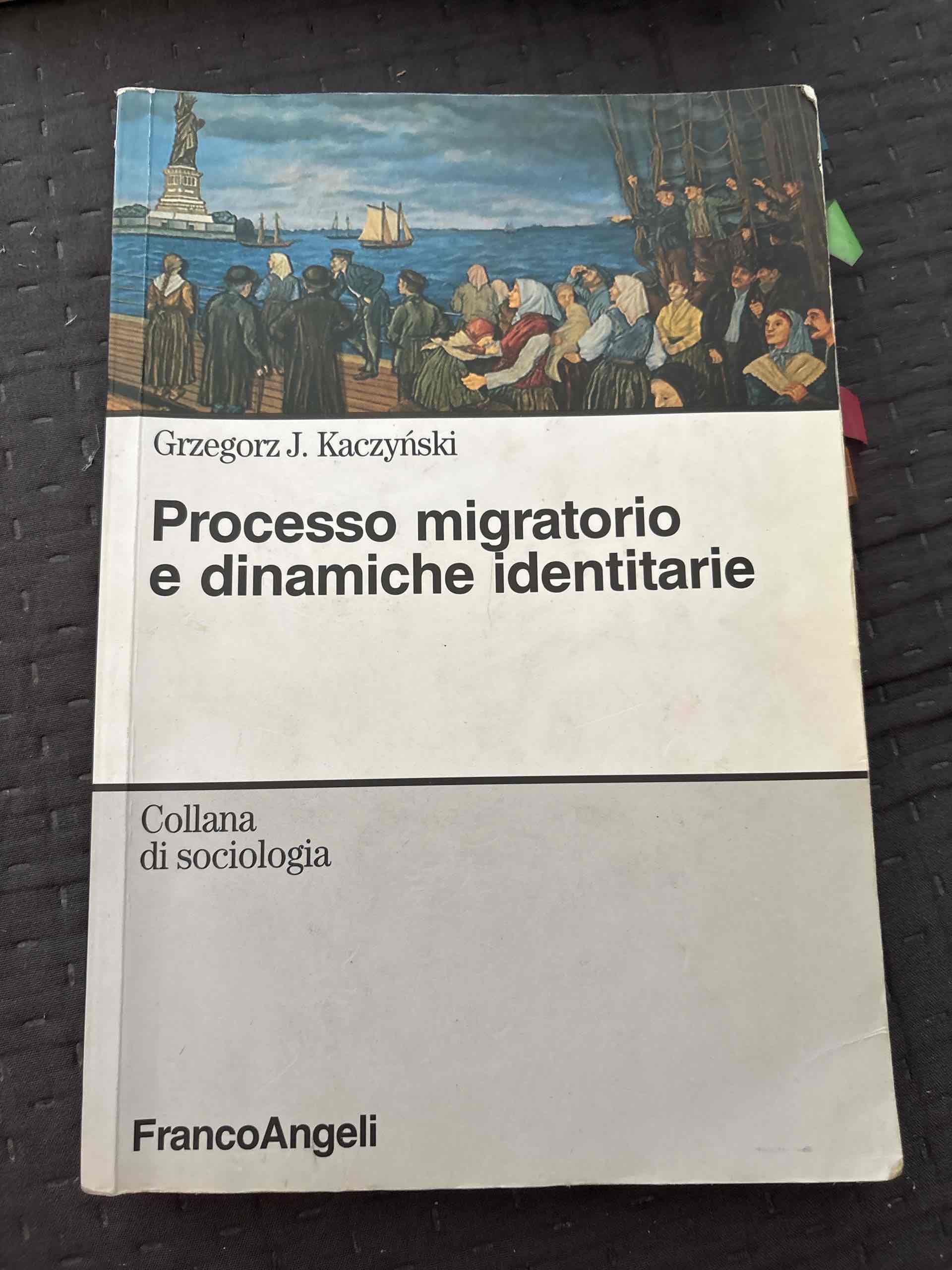 Processo migratorio e dinamiche identitarie libro usato