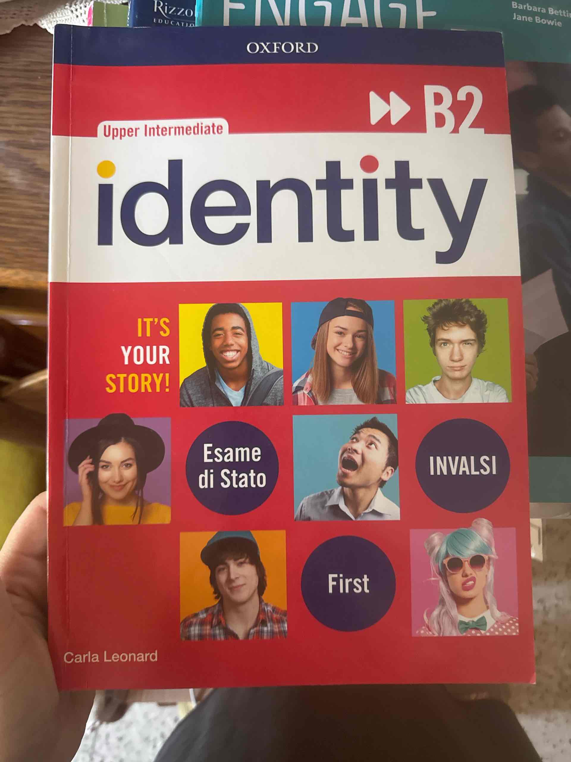identity B2 upper intermediate libro usato
