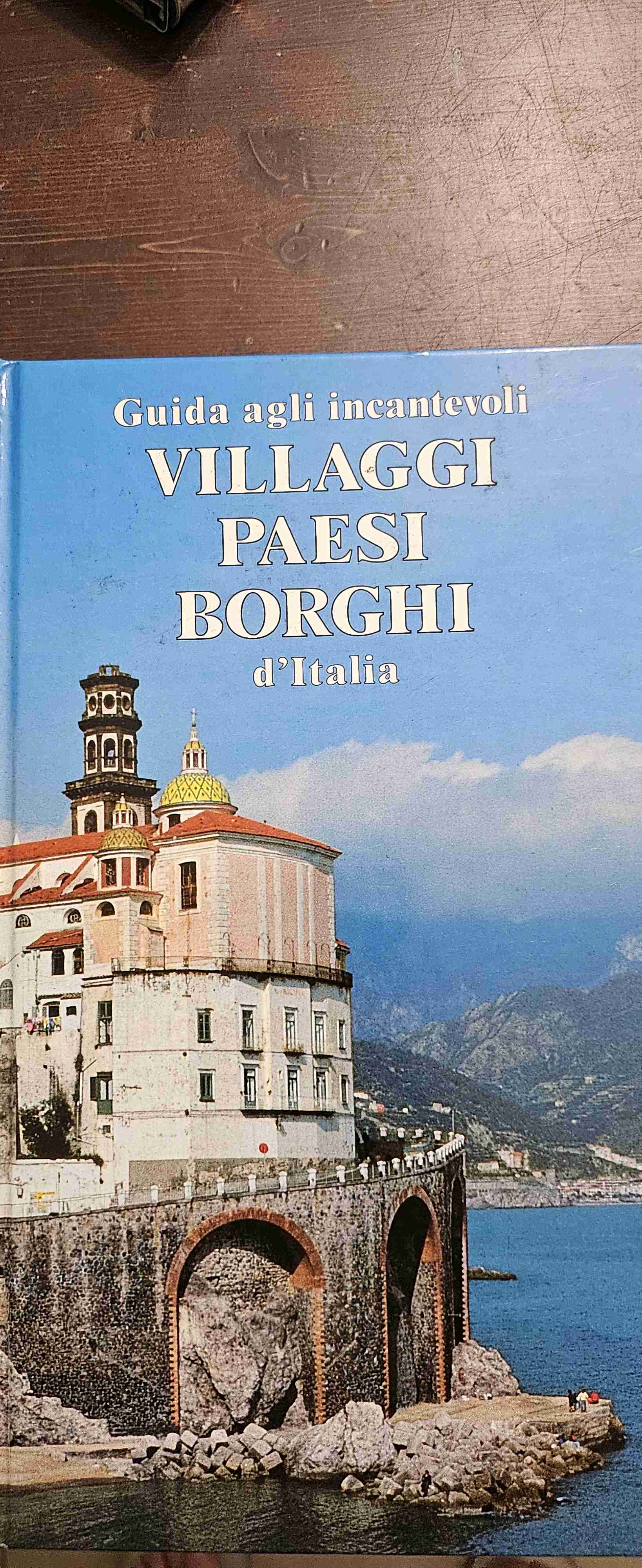 Guida agli incantevoli Villaggi, Paesi, Borghi d'Italia libro usato