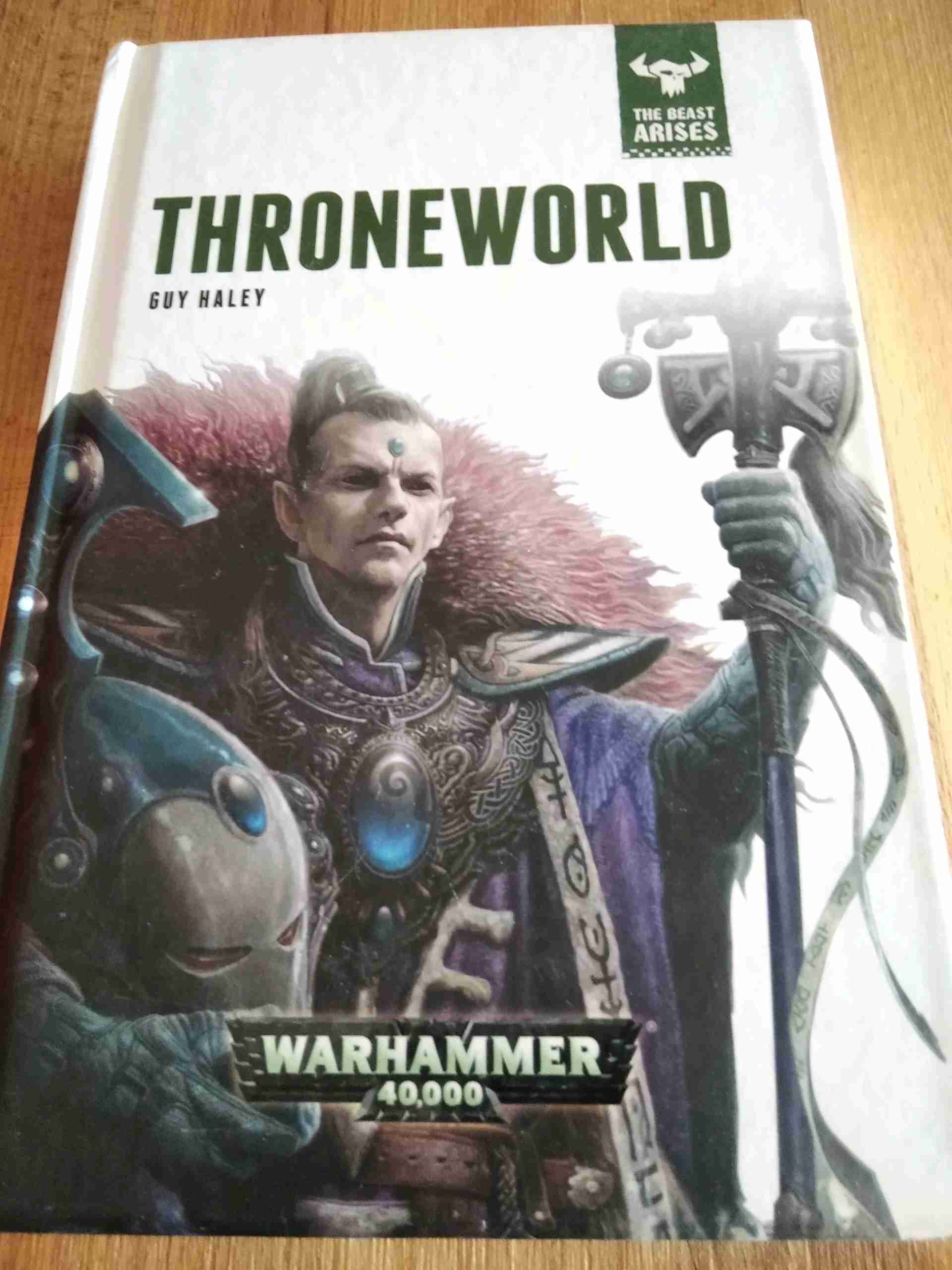 Throneworld libro usato