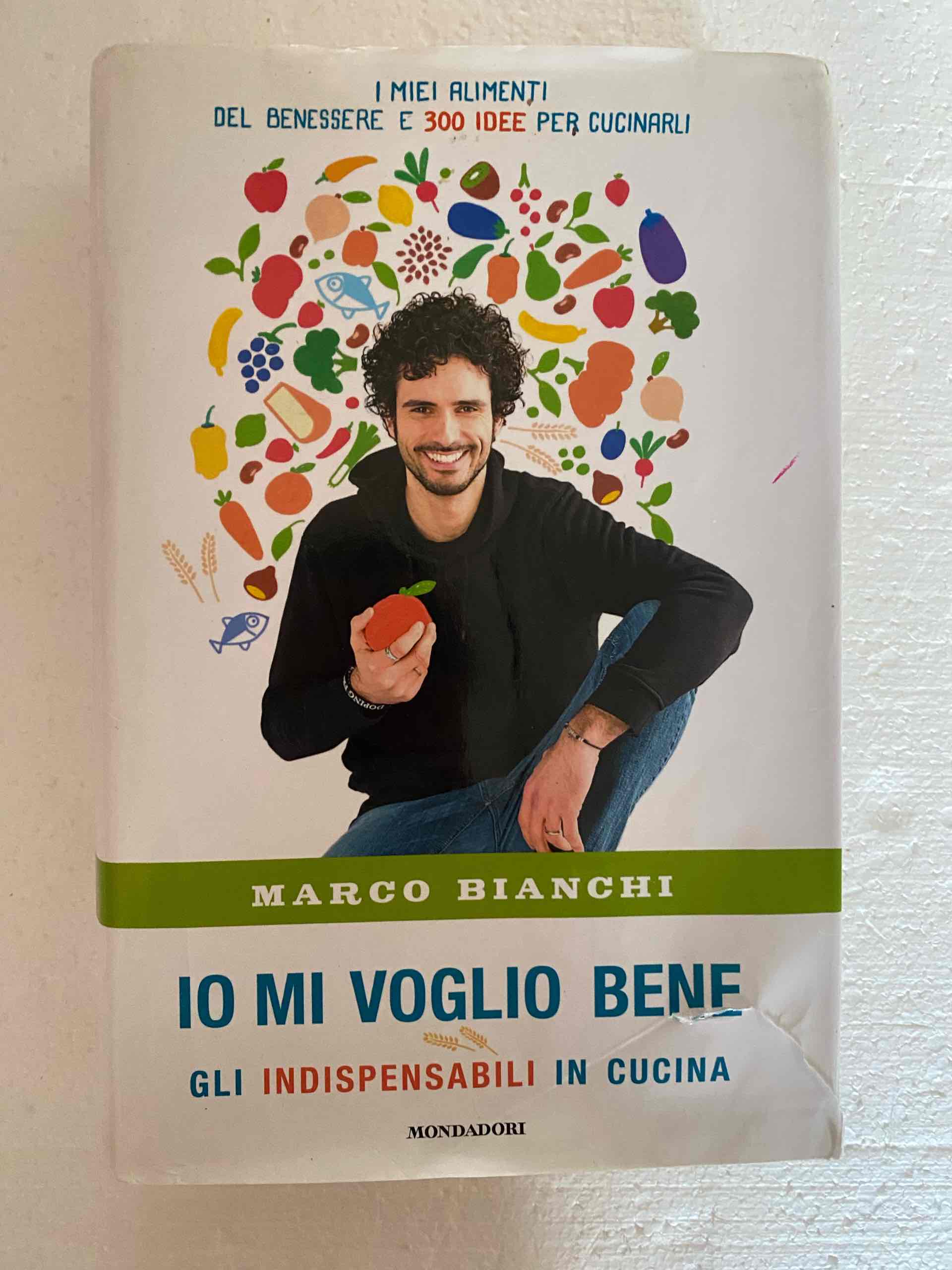 Io mi voglio bene. Gli indispensabili in cucina: i miei alimenti del benessere e 300 idee per cucinarli libro usato