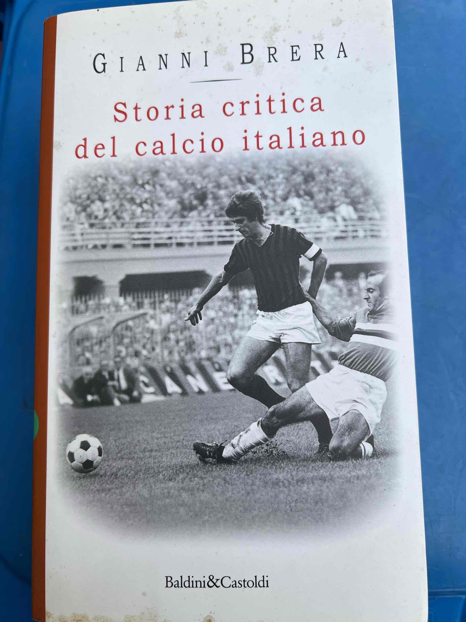 Storia critica del calcio italiano libro usato