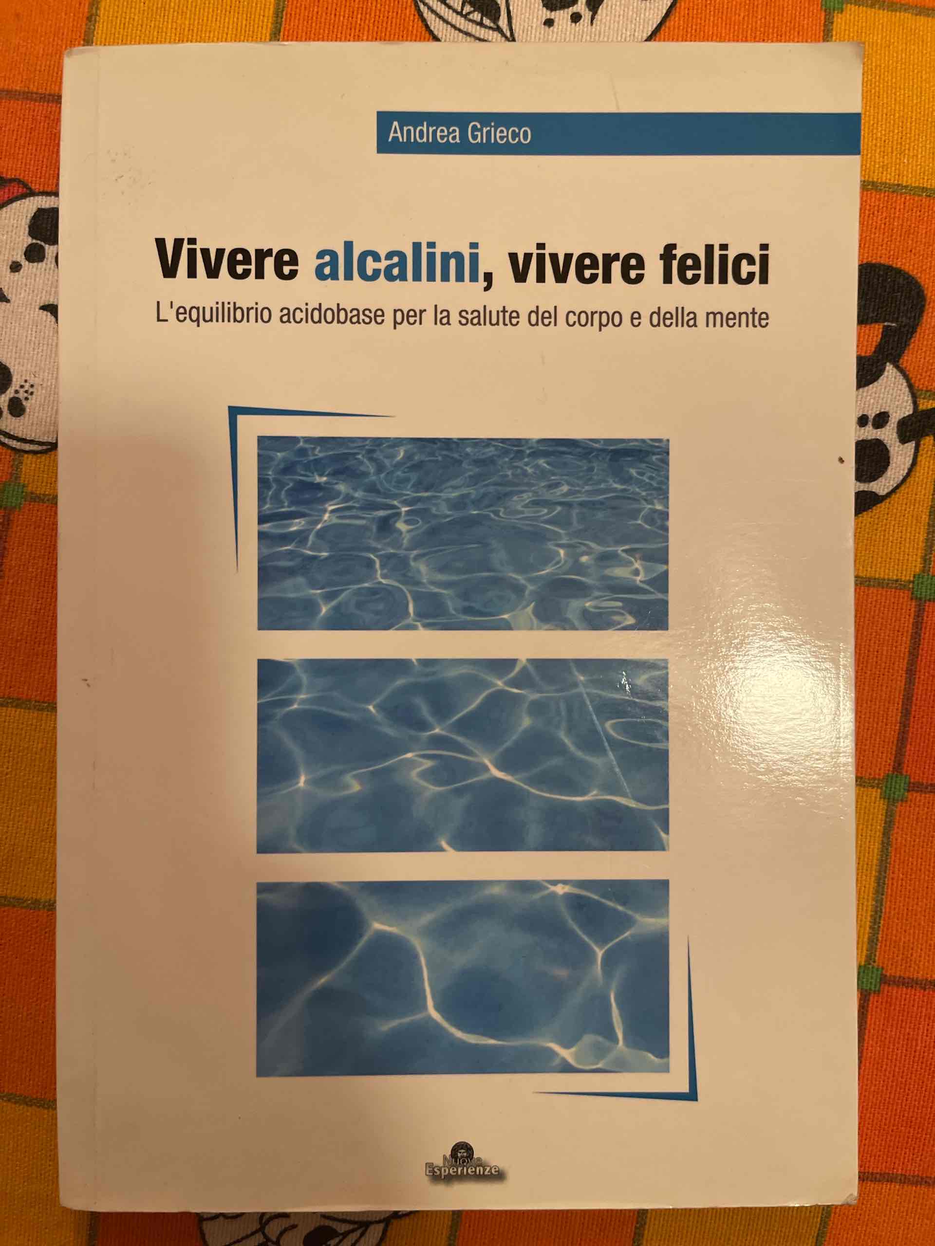 Vivere alcalini, vivere felici. L'equilibrio acidobase per la salute del corpo e della mente libro usato