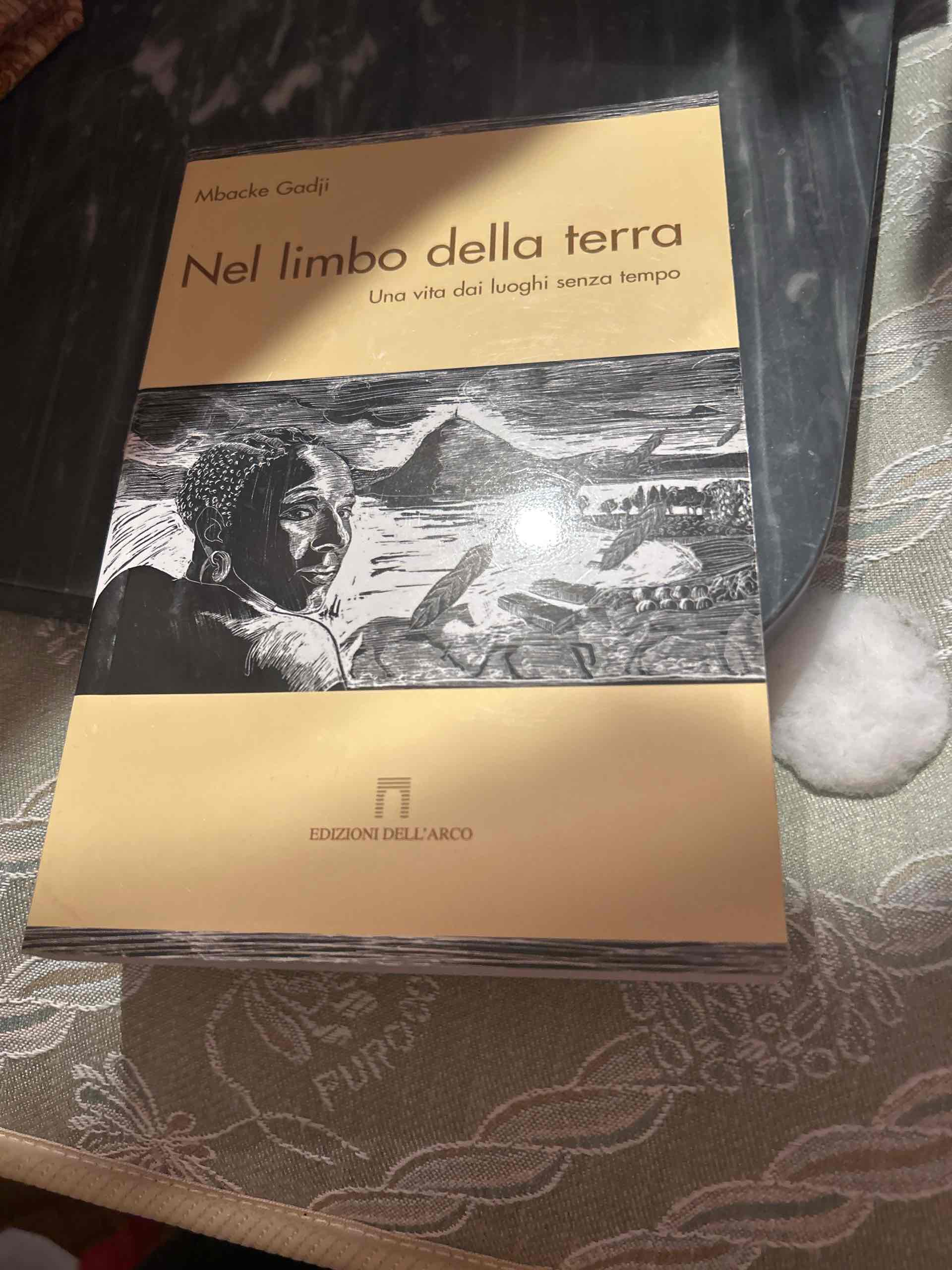 Nel limbo della terra. Una vita dai luoghi senza tempo libro usato